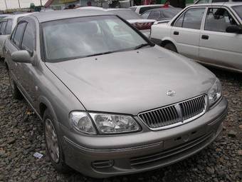 2002 Nissan Bluebird Sylphy Photos