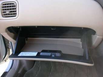 2004 Nissan Bluebird Sylphy Images