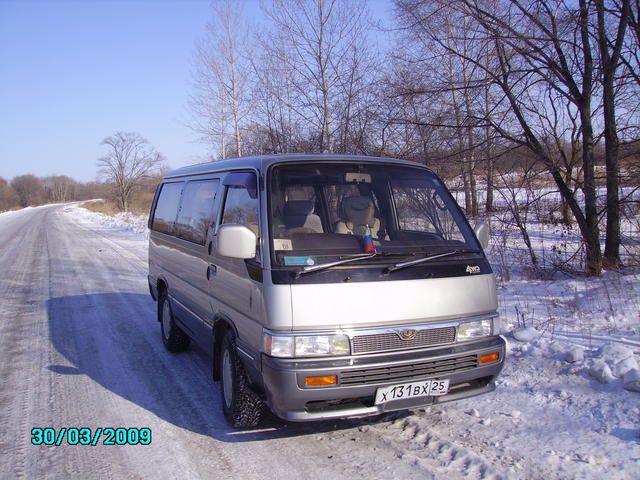 1993 Nissan Caravan