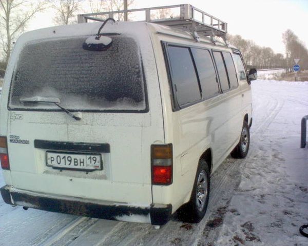 1996 Nissan Caravan