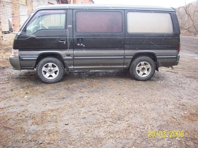 1996 Nissan Caravan