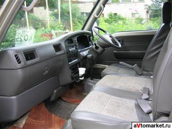 1998 Nissan Caravan Pictures