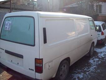 1999 Nissan Caravan Photos