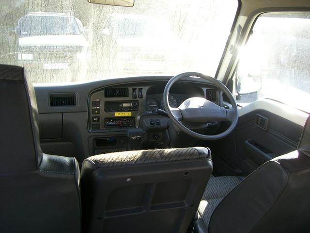 2000 Nissan Caravan