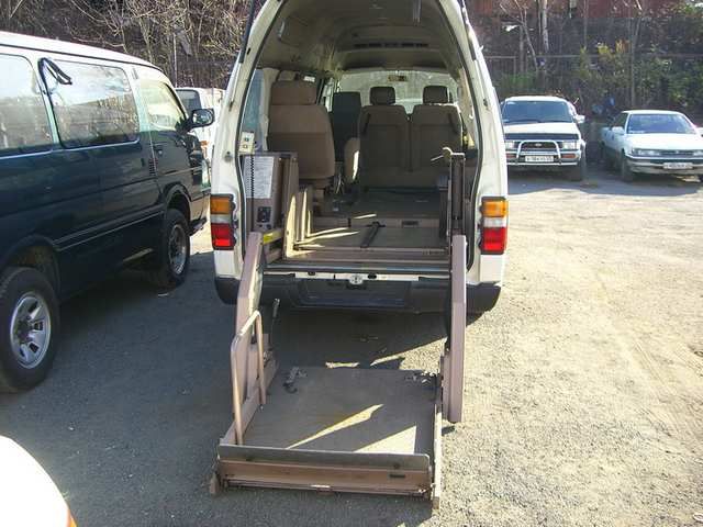 2000 Nissan Caravan