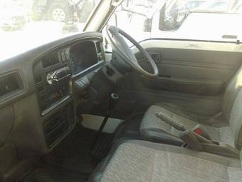 2000 Nissan Caravan Pictures