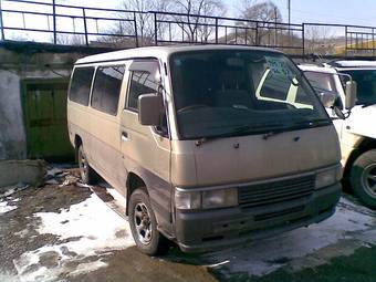 2000 Nissan Caravan Photos