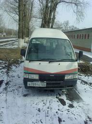 2000 Nissan Caravan Photos