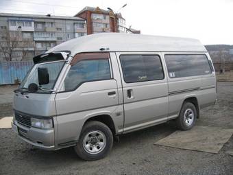 2000 Nissan Caravan Photos