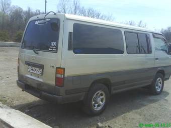 2000 Nissan Caravan Photos