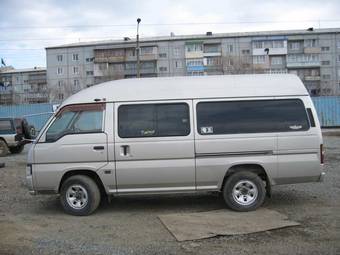 2000 Nissan Caravan Photos