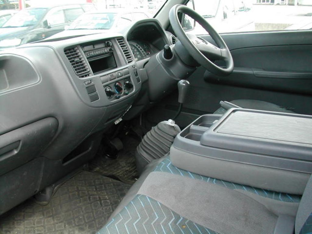 2001 Nissan Caravan