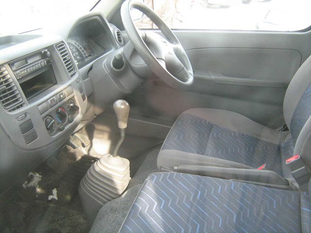 2001 Nissan Caravan