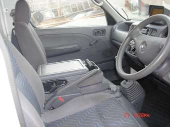 2001 Nissan Caravan Pictures