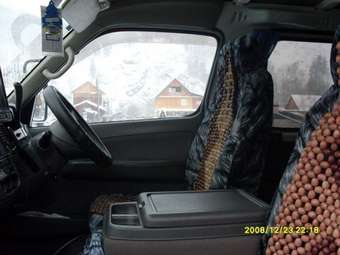 2001 Nissan Caravan Photos