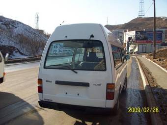 2001 Nissan Caravan Photos