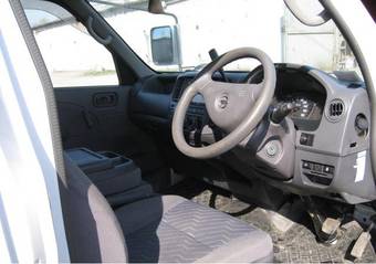 2001 Nissan Caravan Photos