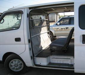 2001 Nissan Caravan Photos