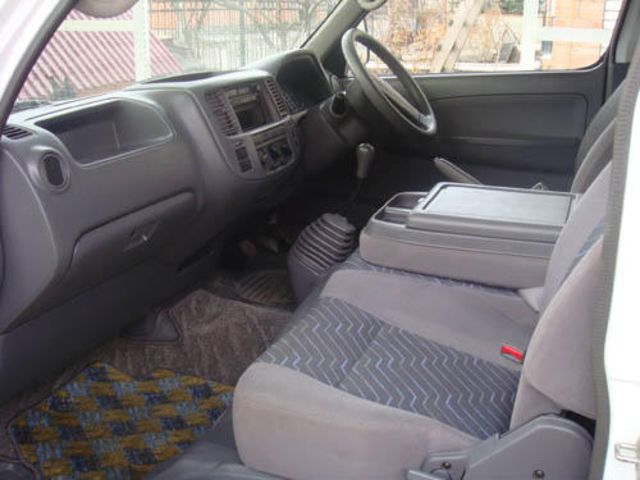 2002 Nissan Caravan