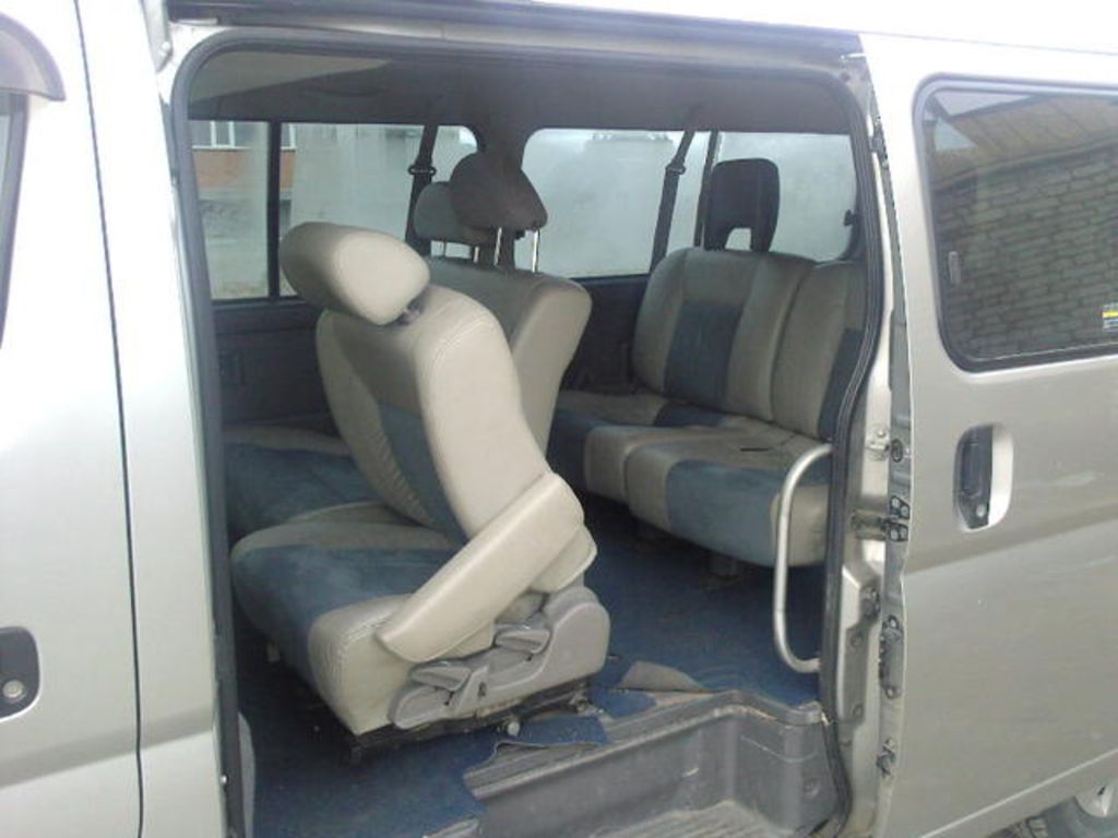 2002 Nissan Caravan