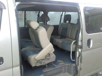 2002 Nissan Caravan Photos