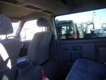 2002 Nissan Caravan Pictures