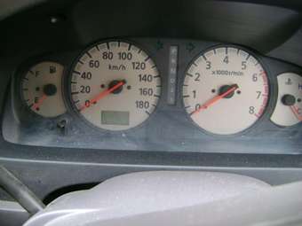 2002 Nissan Caravan Pictures