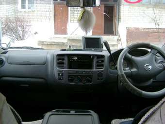 2002 Nissan Caravan Photos