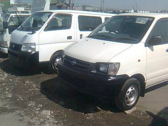 2002 Nissan Caravan Photos