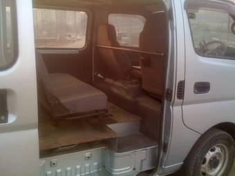 2002 Nissan Caravan Photos