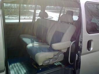 2002 Nissan Caravan Photos