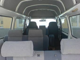 2002 Nissan Caravan Images