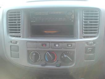 2002 Nissan Caravan Pictures