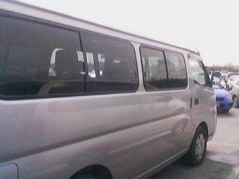 2002 Nissan Caravan Photos