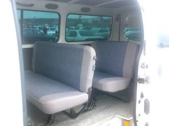 2002 Nissan Caravan Images