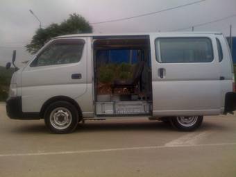 2002 Nissan Caravan Pictures