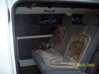 2002 Nissan Caravan Photos