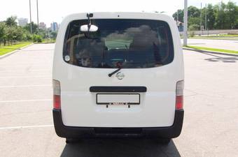 2002 Nissan Caravan Photos