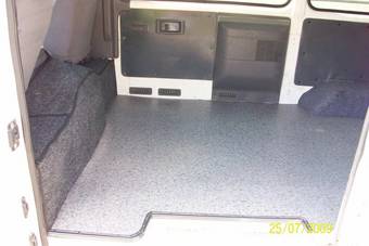 2002 Nissan Caravan Pictures