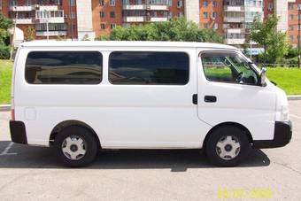 2002 Nissan Caravan Photos