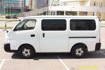 2002 Nissan Caravan Photos