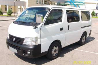 2002 Nissan Caravan Pictures