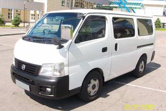 2002 Nissan Caravan Pictures