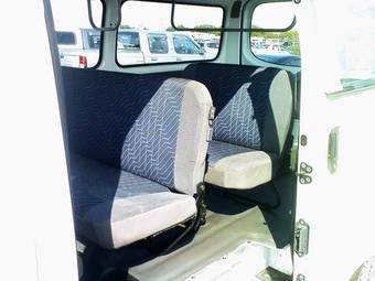 2002 Nissan Caravan Pictures