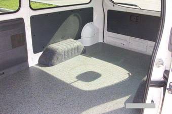 2002 Nissan Caravan Photos