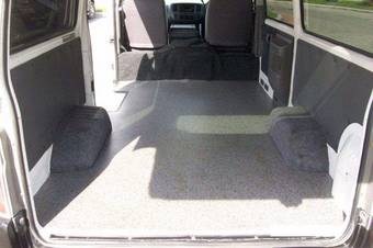 2002 Nissan Caravan Photos