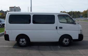 2002 Nissan Caravan Images