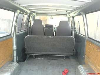 2003 Nissan Caravan Photos