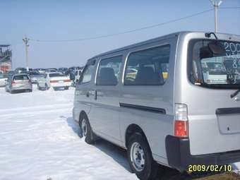 2003 Nissan Caravan Photos