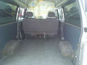 2003 Nissan Caravan Photos